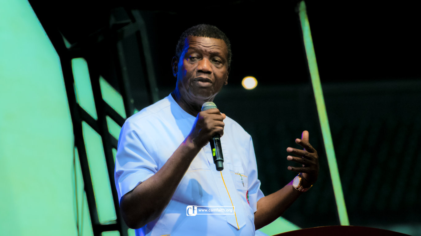 Le Pasteur E.A ADEBOYE appelle à la consécration à Douala