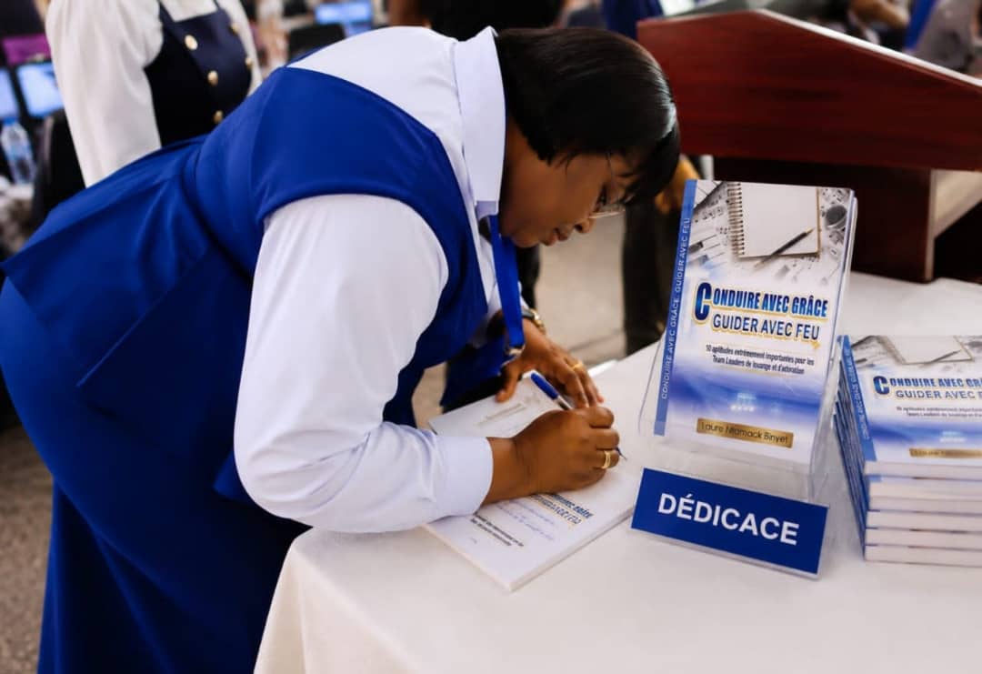 Dédicace à Douala : le livre de la Rév. Laure Ntamack Binyet redonne ses lettres de noblesse au leadership de louange