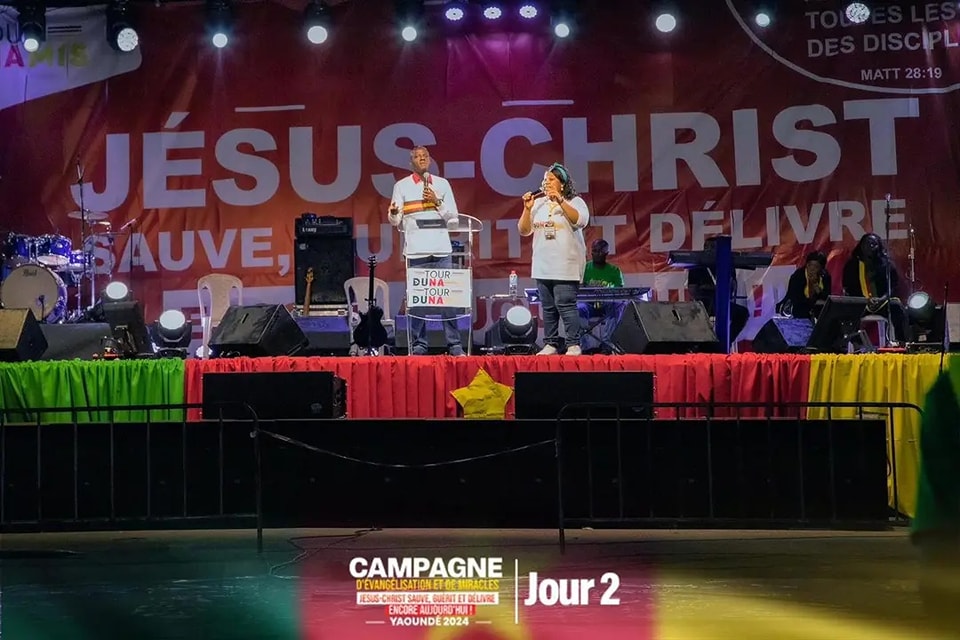 𝗗𝗲 𝗬𝘃𝗮𝗻 𝗮̀ 𝗬𝘃𝗲𝘀, 𝗹𝗲𝘀 𝗖𝗔𝗦𝗧𝗔𝗡𝗢𝗨 𝗲𝗺𝗯𝗿𝗮𝘀𝗲𝗻𝘁 𝗹𝗲 𝗖𝗮𝗺𝗲𝗿𝗼𝘂𝗻